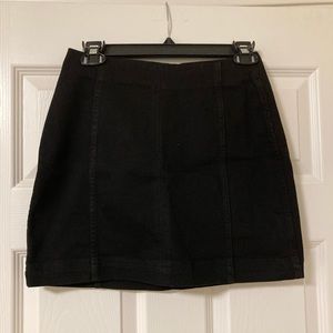 New without tags women’s high rise black jean skirt